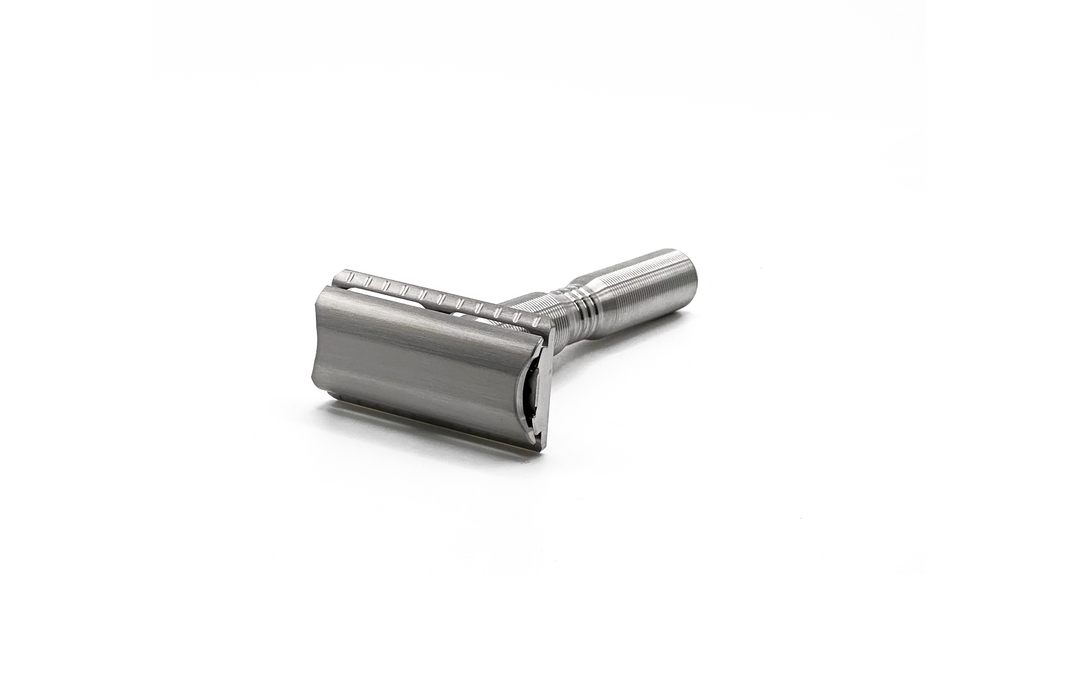 Stainless steel safety outlet razor
